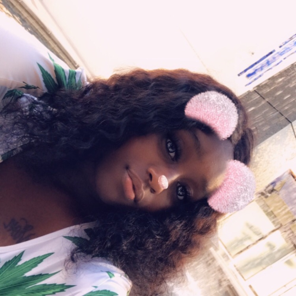 Meet your Posher, Derrielle